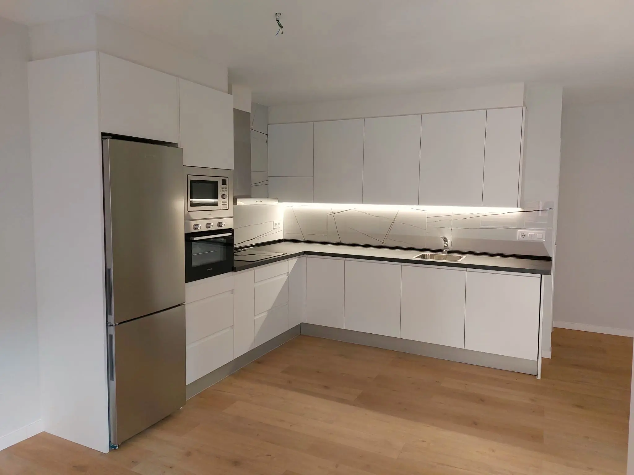 reforma de cocina abierta y funcional en Logroño